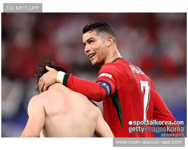 C罗进球太轻松：揭秘足球场上的超神瞬间