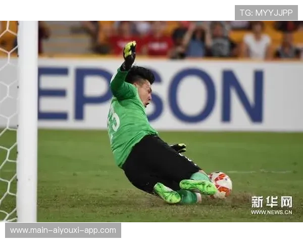 王大雷在训练赛中连续扑出三记近距离重炮